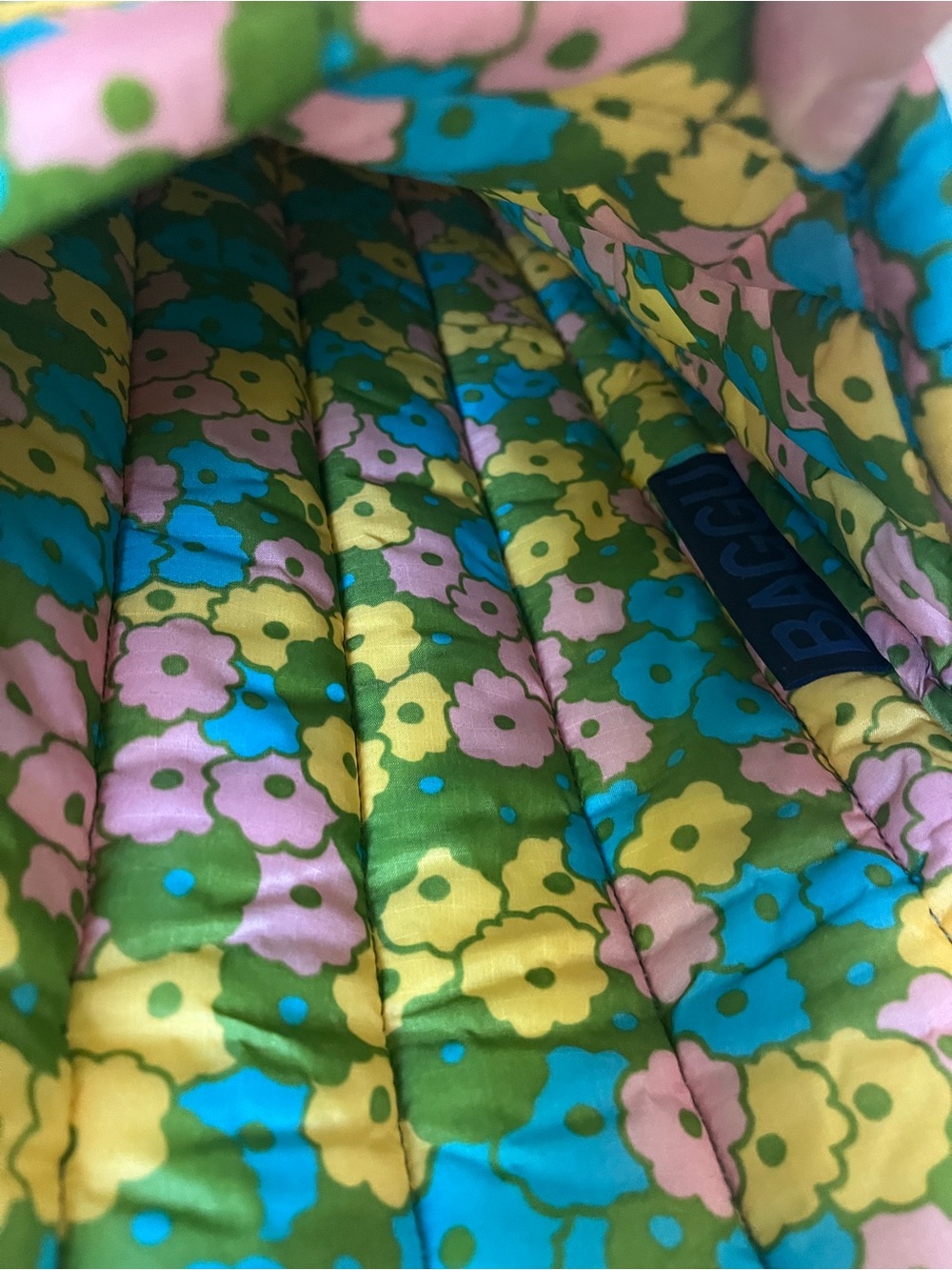 BAGGU Puffy Laptop Sleeve - Flowerbed Pattern - Picture 6 of 8